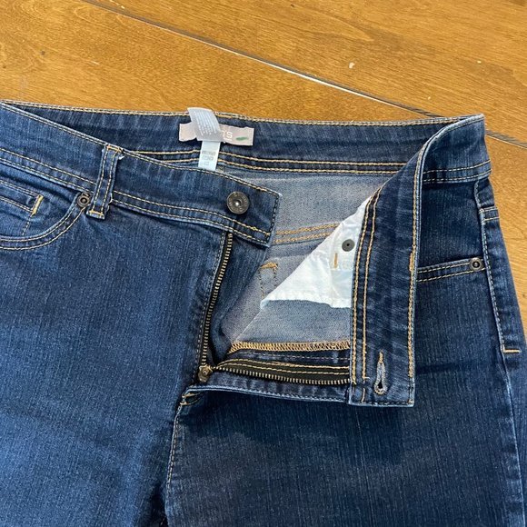 Chico’s Women's Dark Wash Crop Mid Rises Denim Blue‎ Jeans Sz 1 - Picture 8 of 9